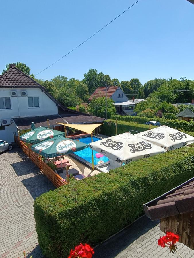 Janika Pension Vonyarcvashegy Exteriör bild