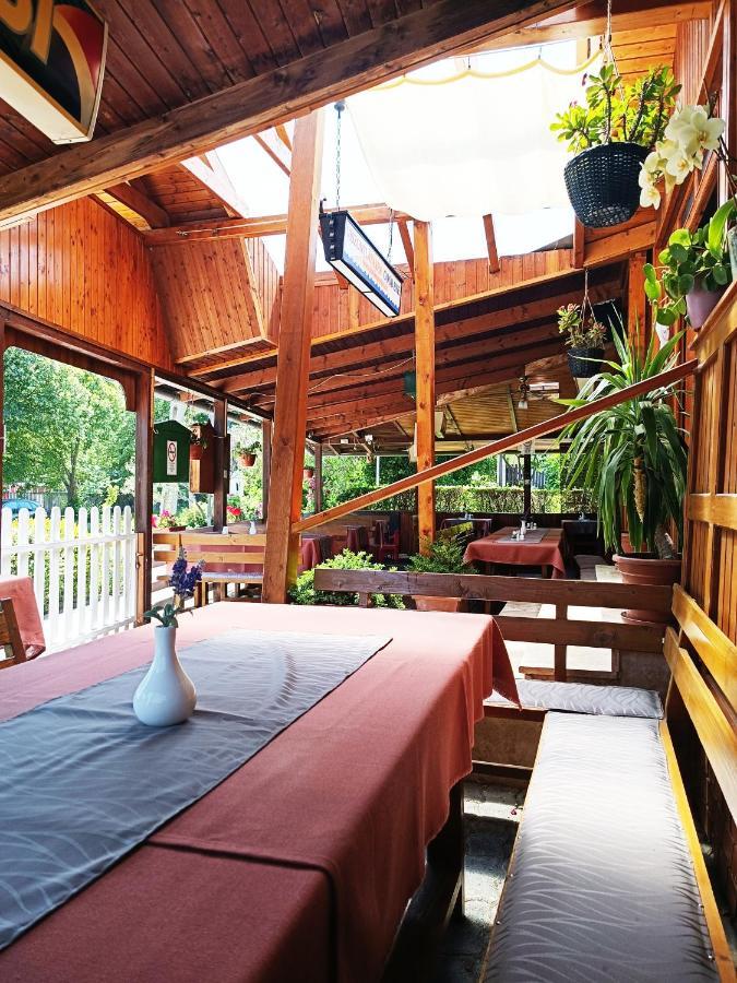 Janika Pension Vonyarcvashegy Exteriör bild