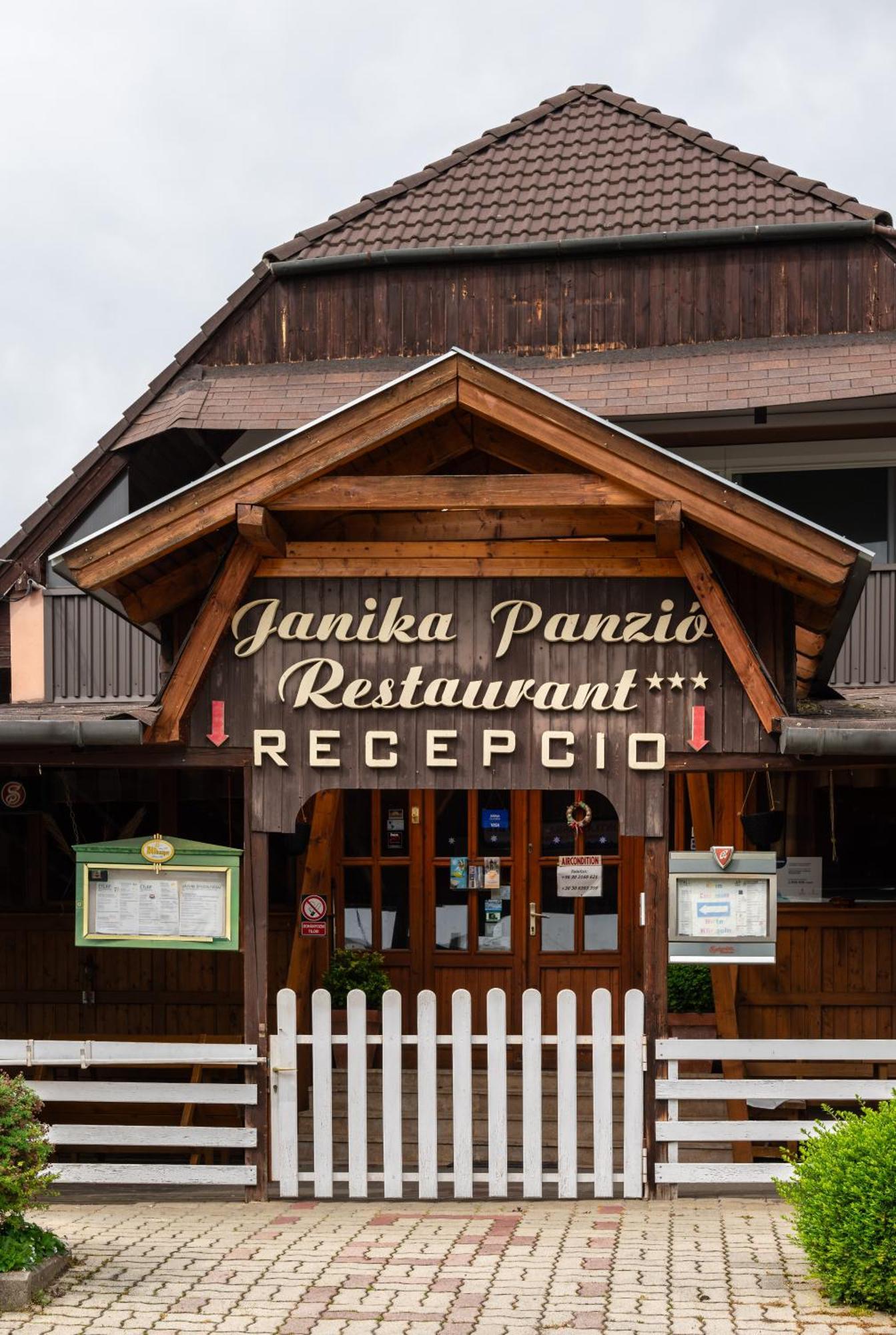 Janika Pension Vonyarcvashegy Exteriör bild