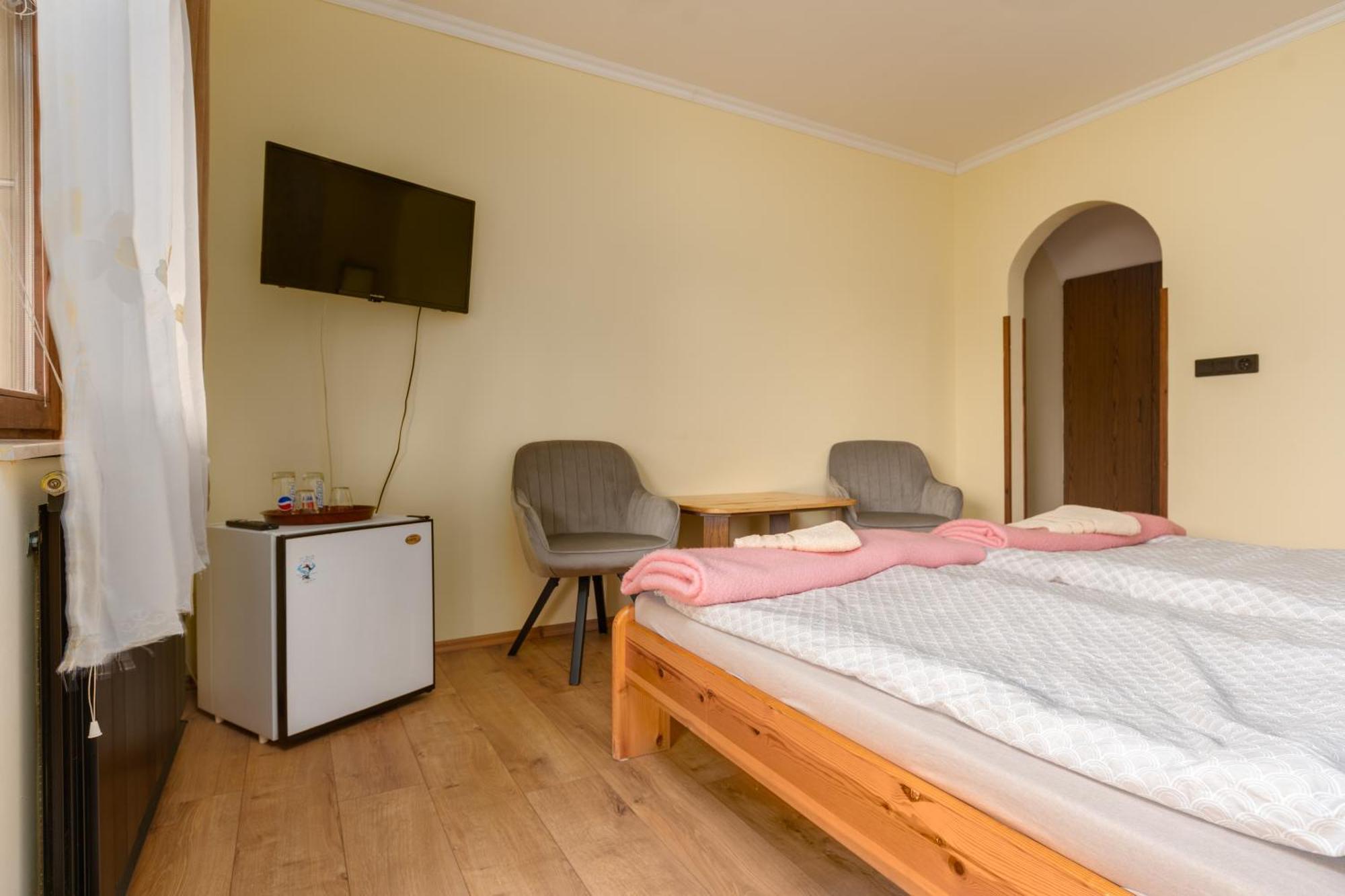 Janika Pension Vonyarcvashegy Exteriör bild