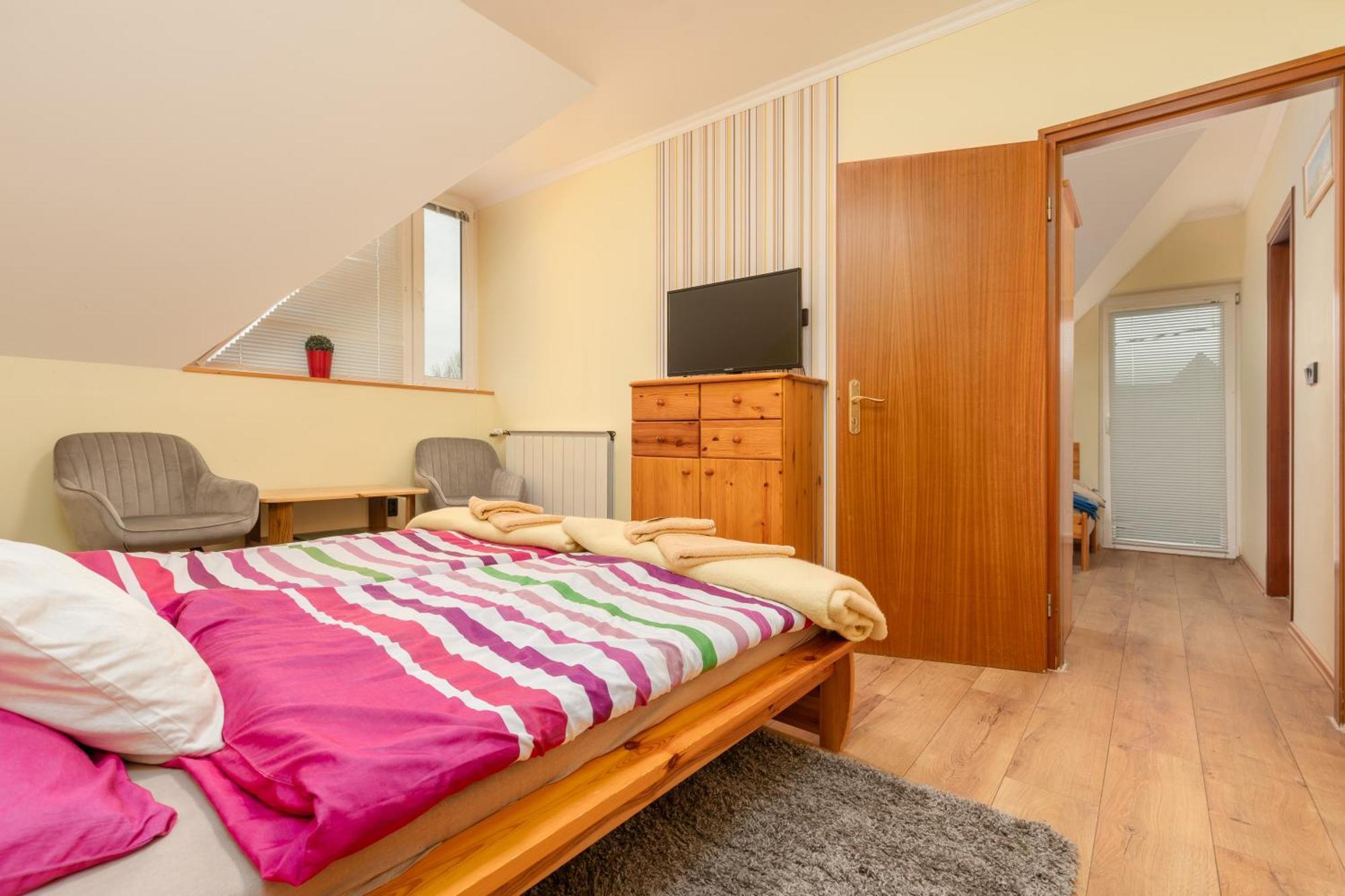 Janika Pension Vonyarcvashegy Exteriör bild