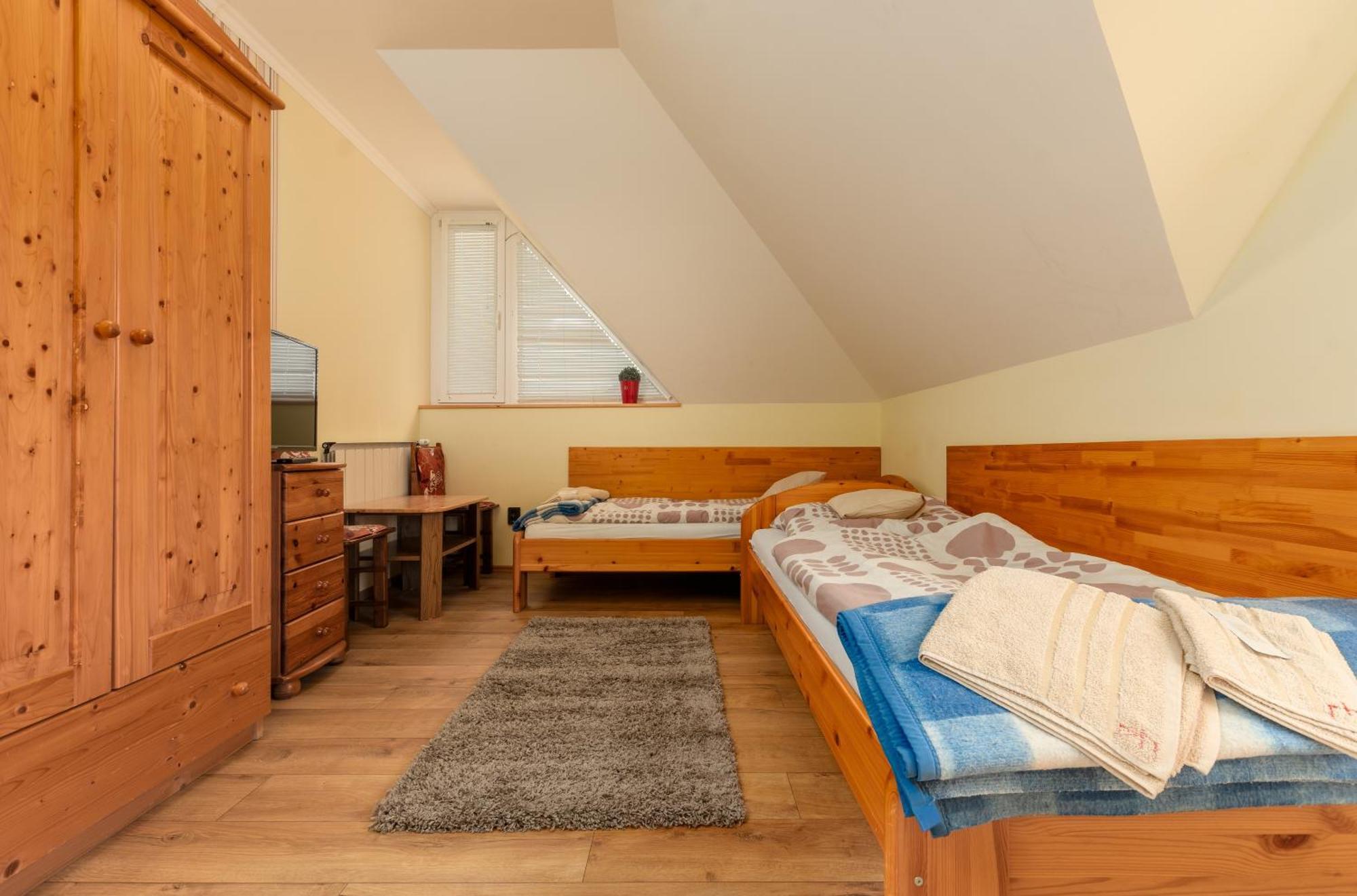 Janika Pension Vonyarcvashegy Exteriör bild