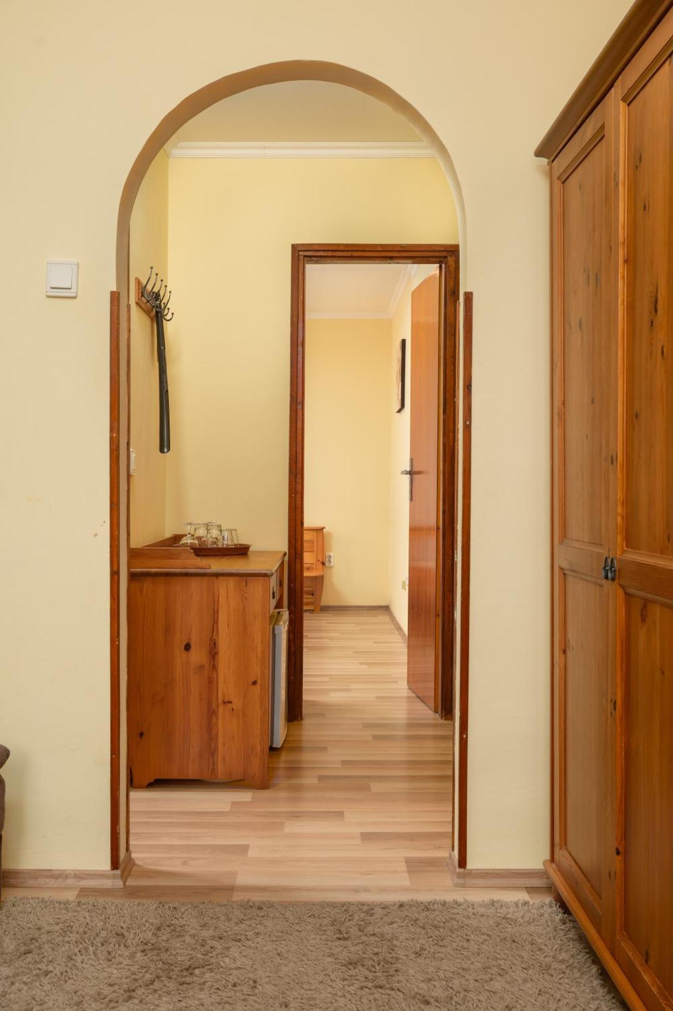 Janika Pension Vonyarcvashegy Exteriör bild