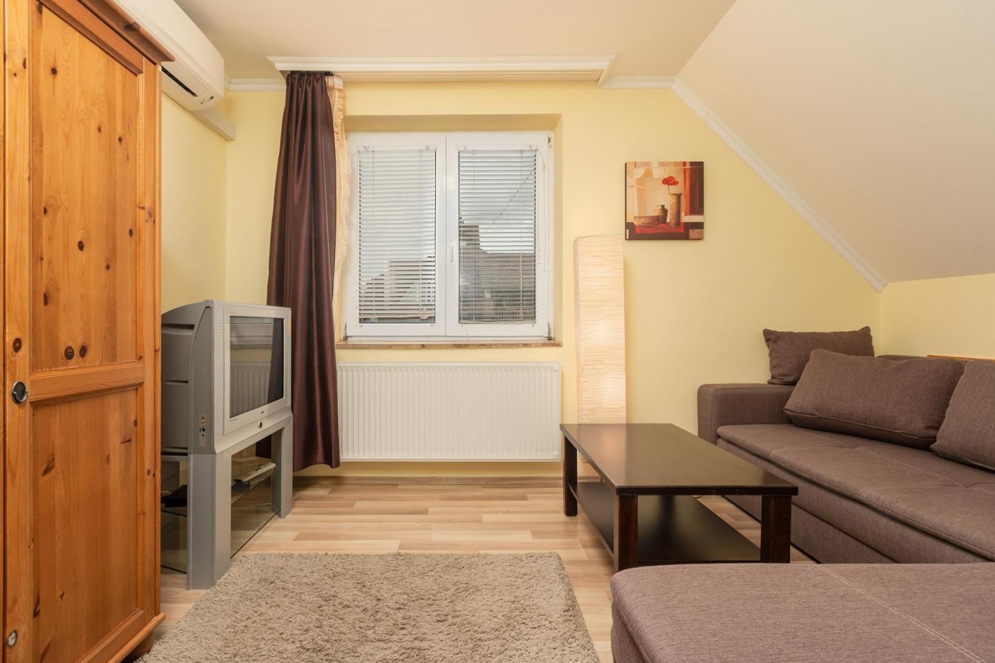Janika Pension Vonyarcvashegy Exteriör bild