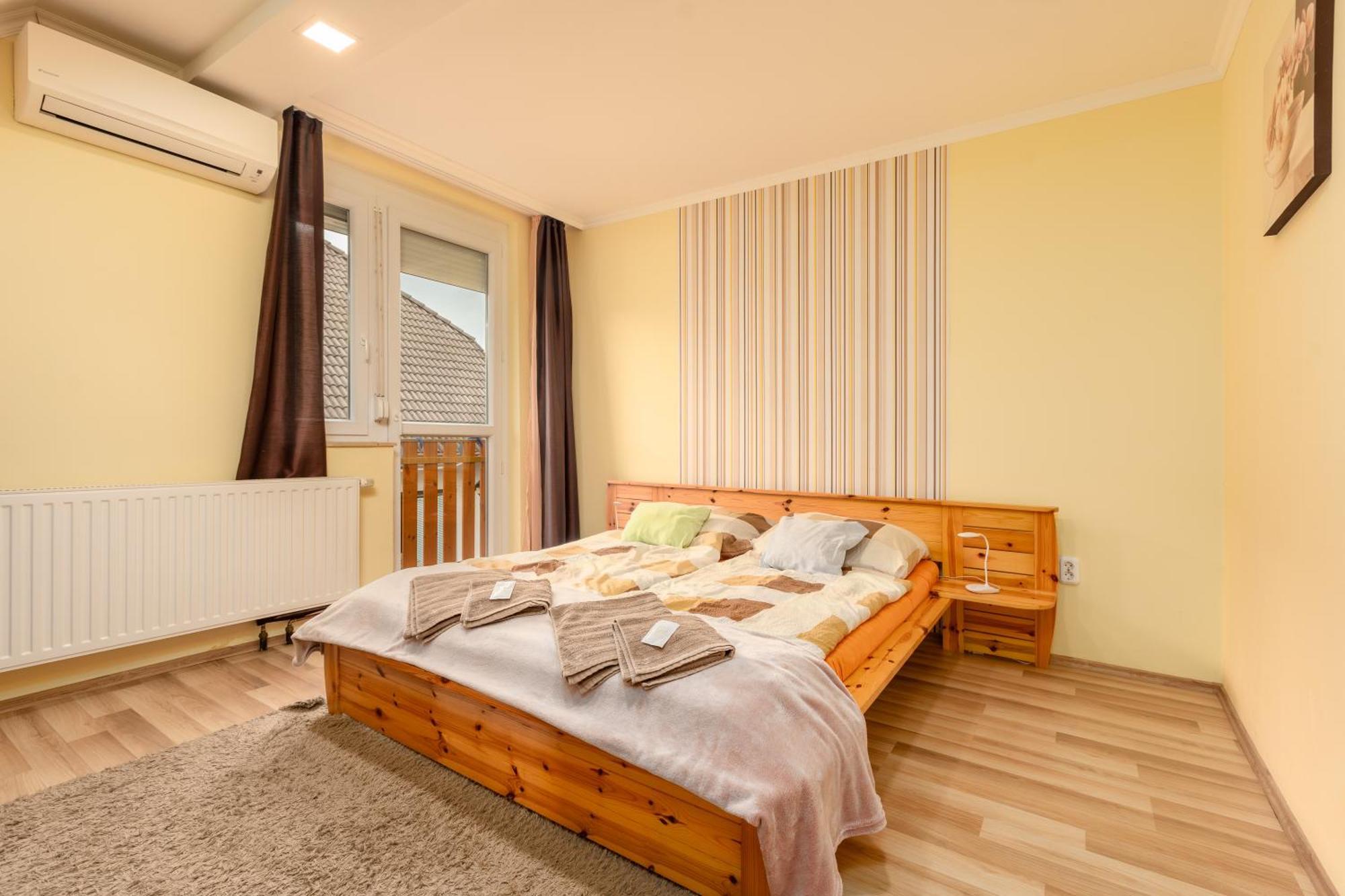 Janika Pension Vonyarcvashegy Exteriör bild