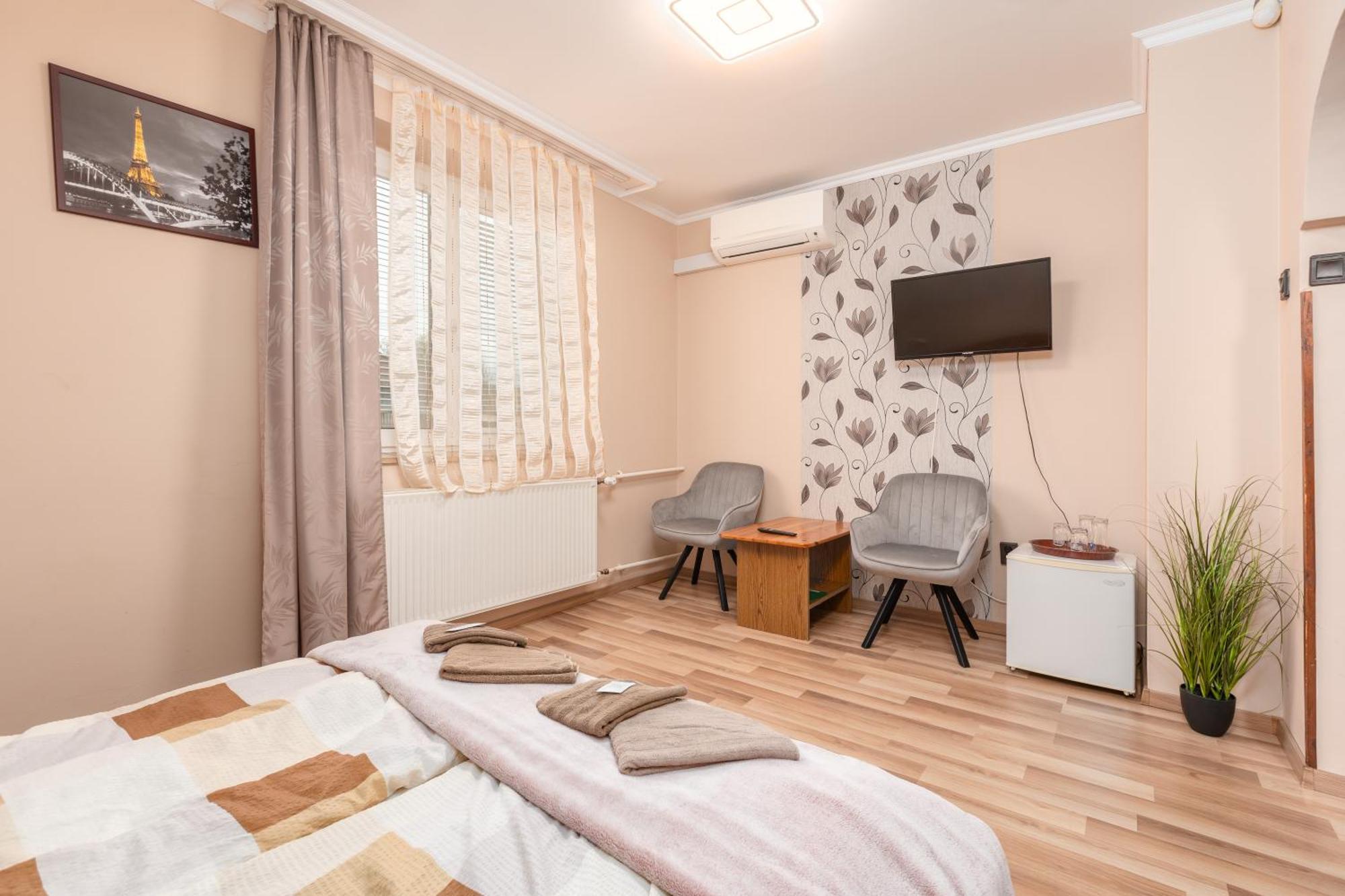 Janika Pension Vonyarcvashegy Exteriör bild